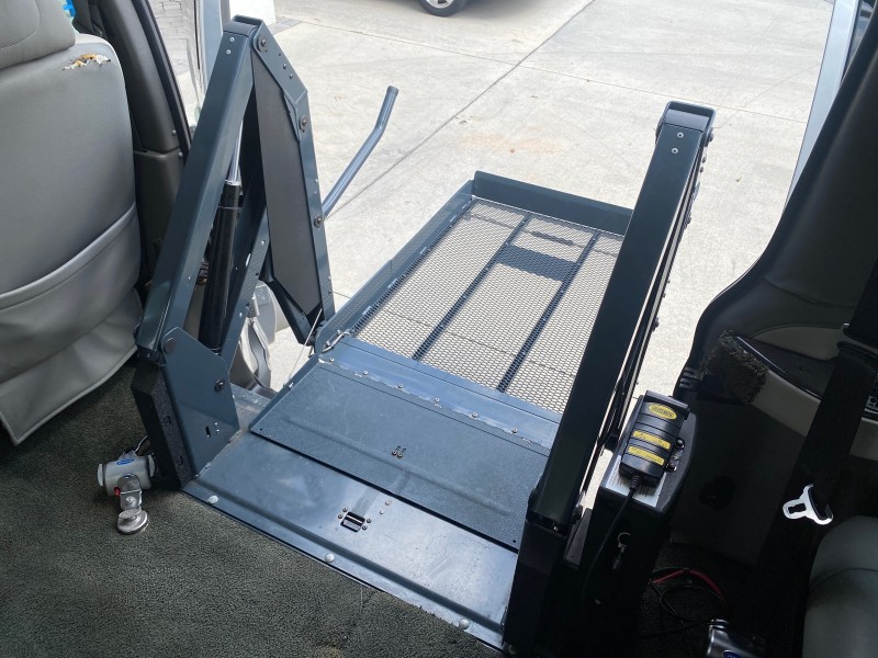 2013 GMC SAVANA HI TOP CONVERSION HANDICAP LIFT LOW MILES 24,857 in , 