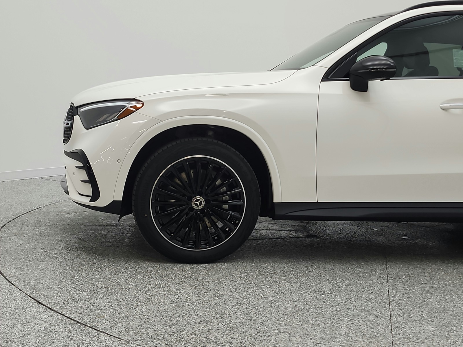 New 2026 Polar White Mercedes-Benz GLC 300 SUV image 16