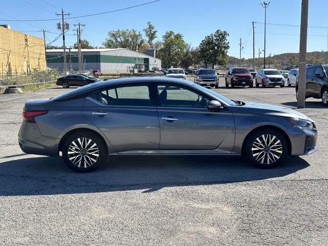 2023 Nissan Altima 2.5 SV 2