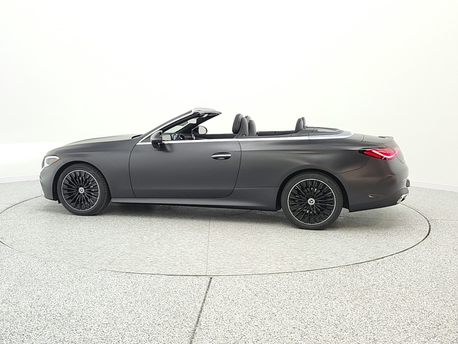 New 2026 MANUFAKTUR Graphite Grey Magno Mercedes-Benz CLE 300 image 8