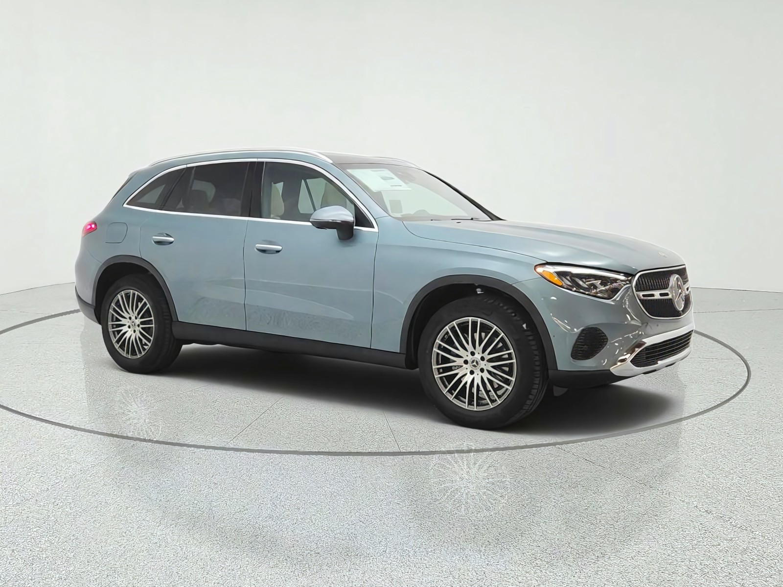 New 2027 Verde Silver Metallic Mercedes-Benz GLC 300 SUV image 3
