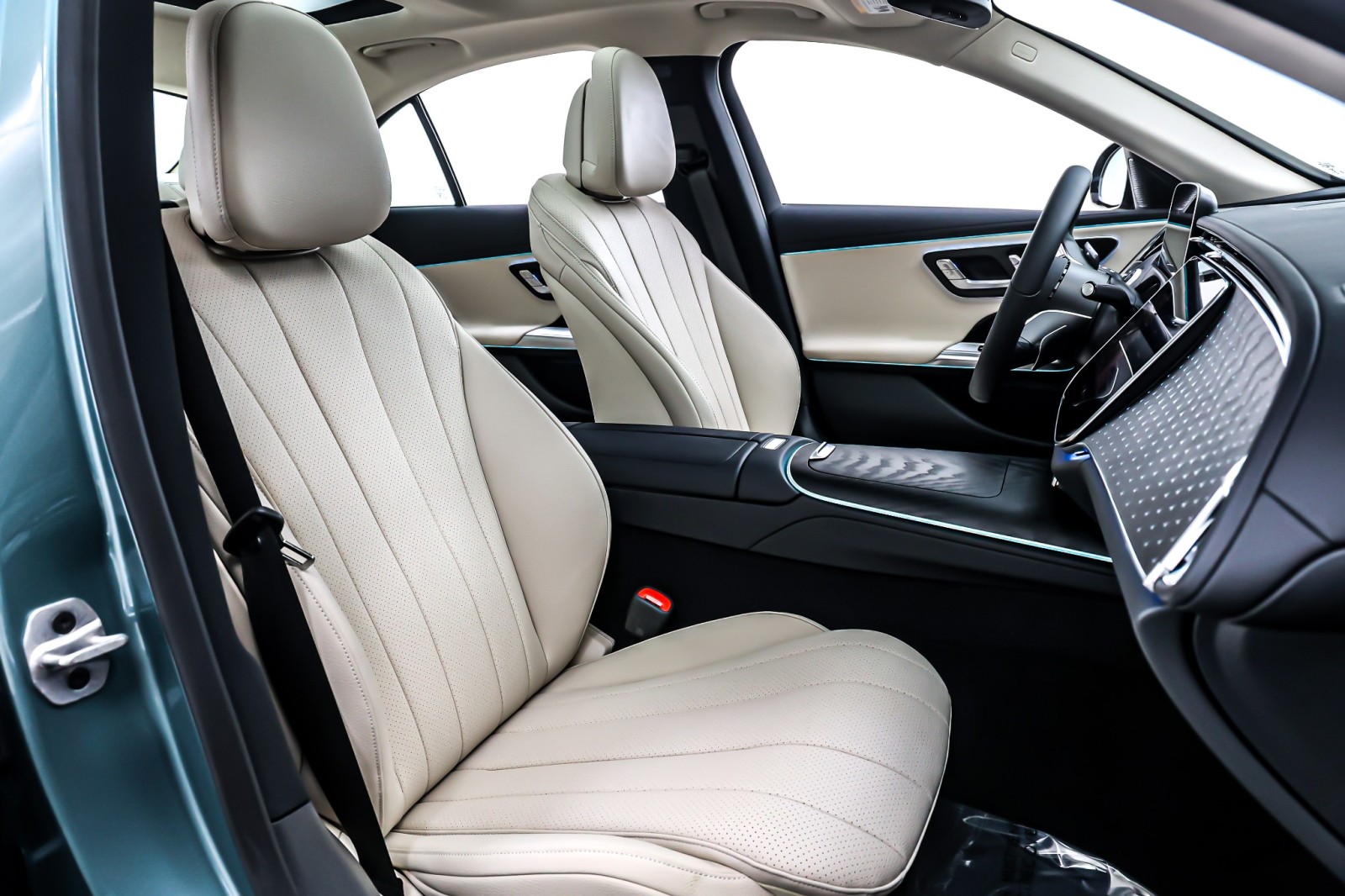 New 2026 Verde Silver Metallic Mercedes-Benz E 350 image 7