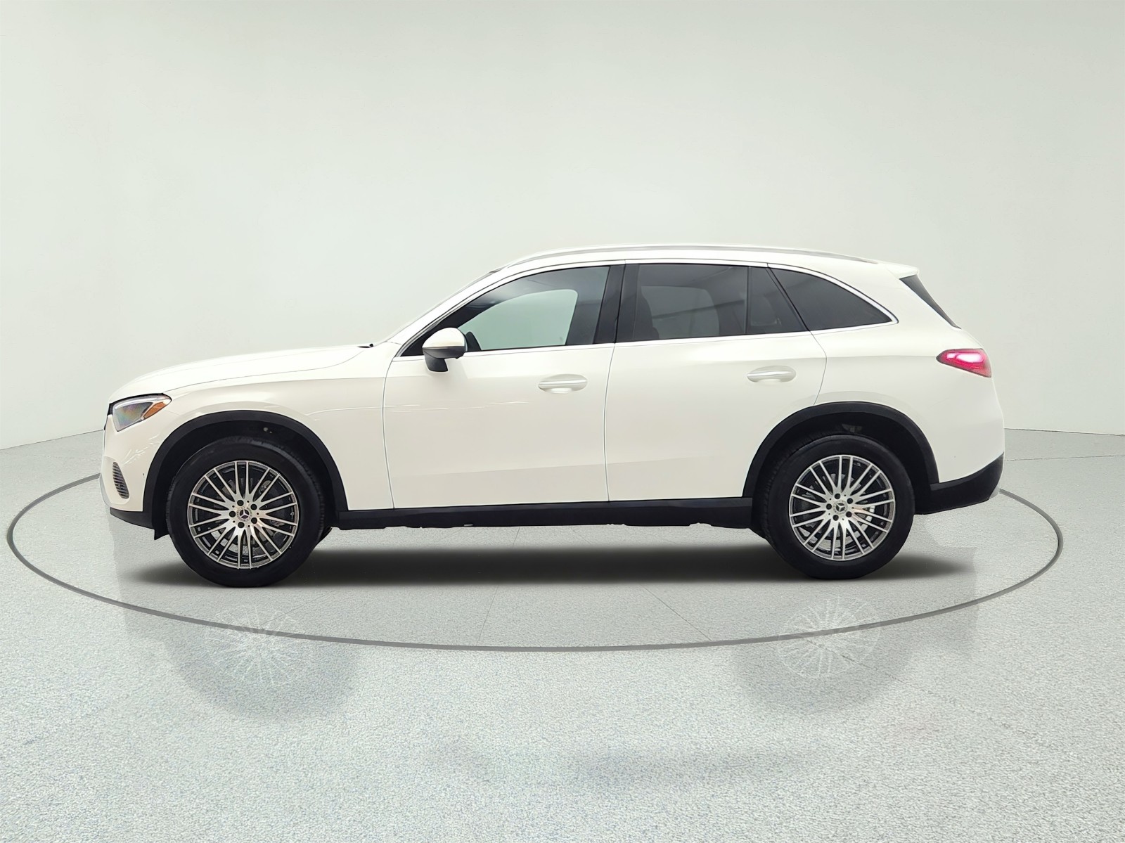 Used 2026 Polar White Mercedes-Benz GLC 300 SUV image 8