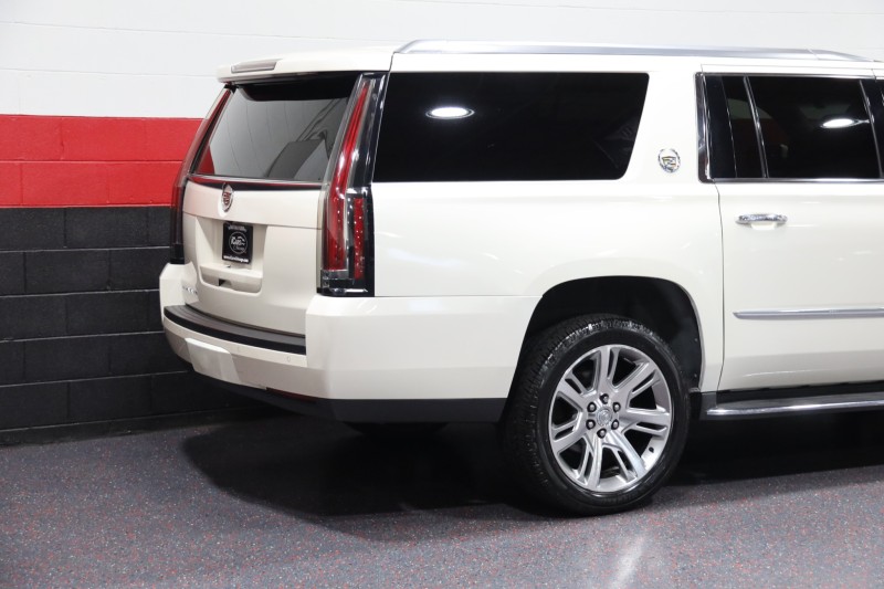 2015 Cadillac Escalade ESV Luxury 4WD 4dr SUV in , 