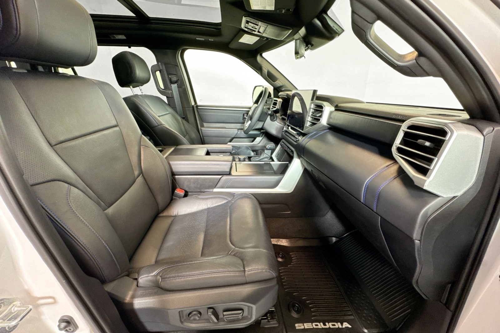 Used 2025 WHITE Toyota Platinum image 28