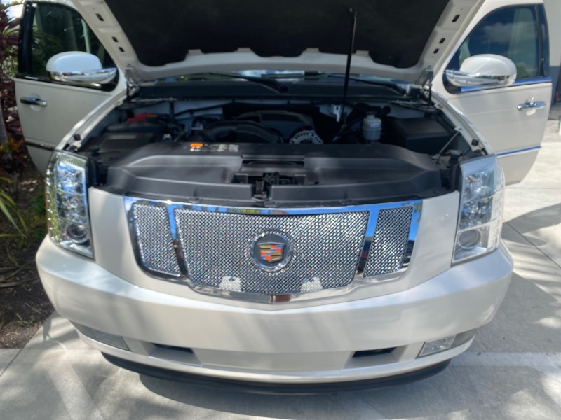 2013 Cadillac Escalade Luxury 1 OWNER LOW MILES 70,251 in ,