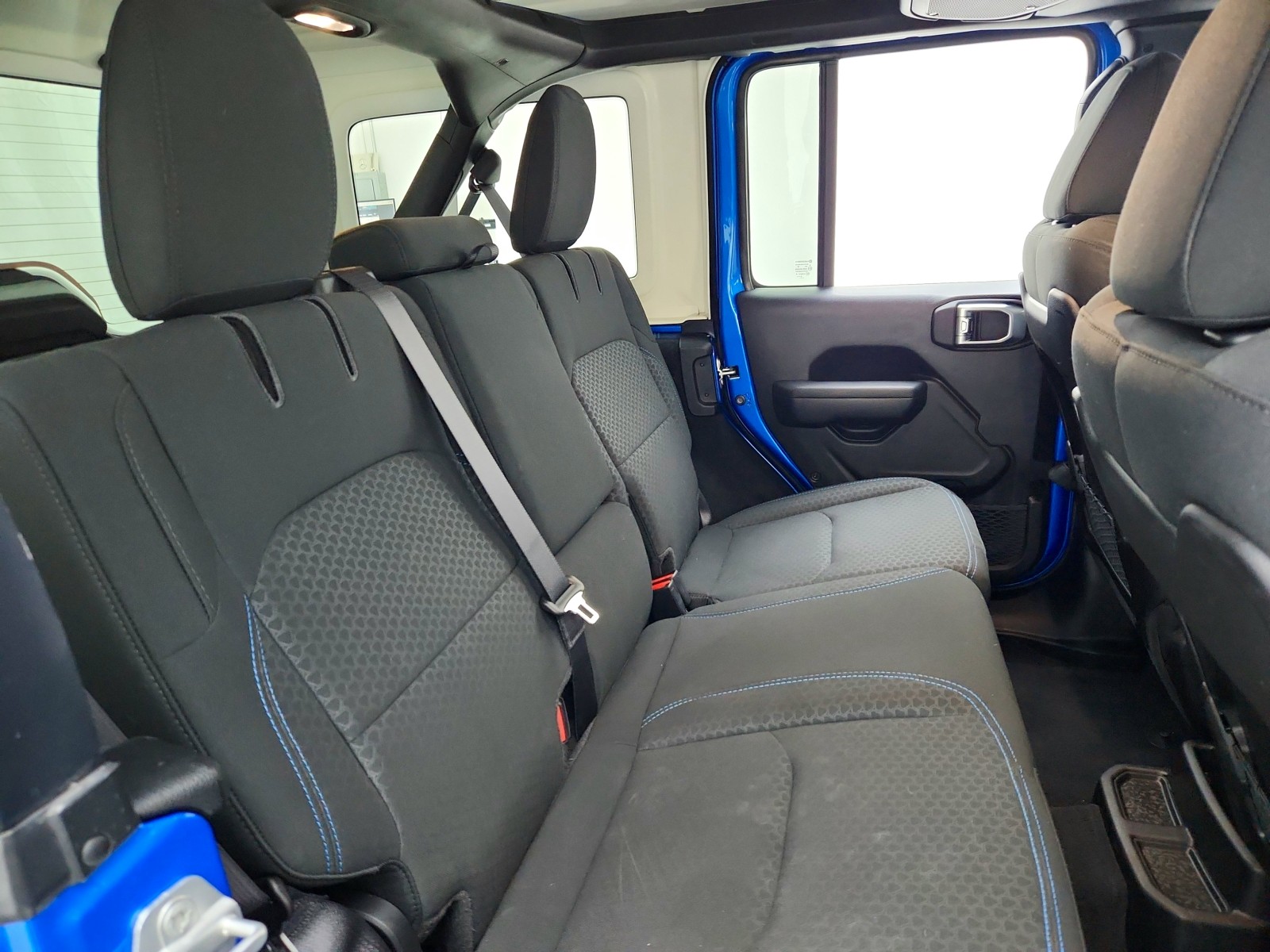 Used 2024 Hydro Blue Pearlcoat Jeep Rubicon image 30