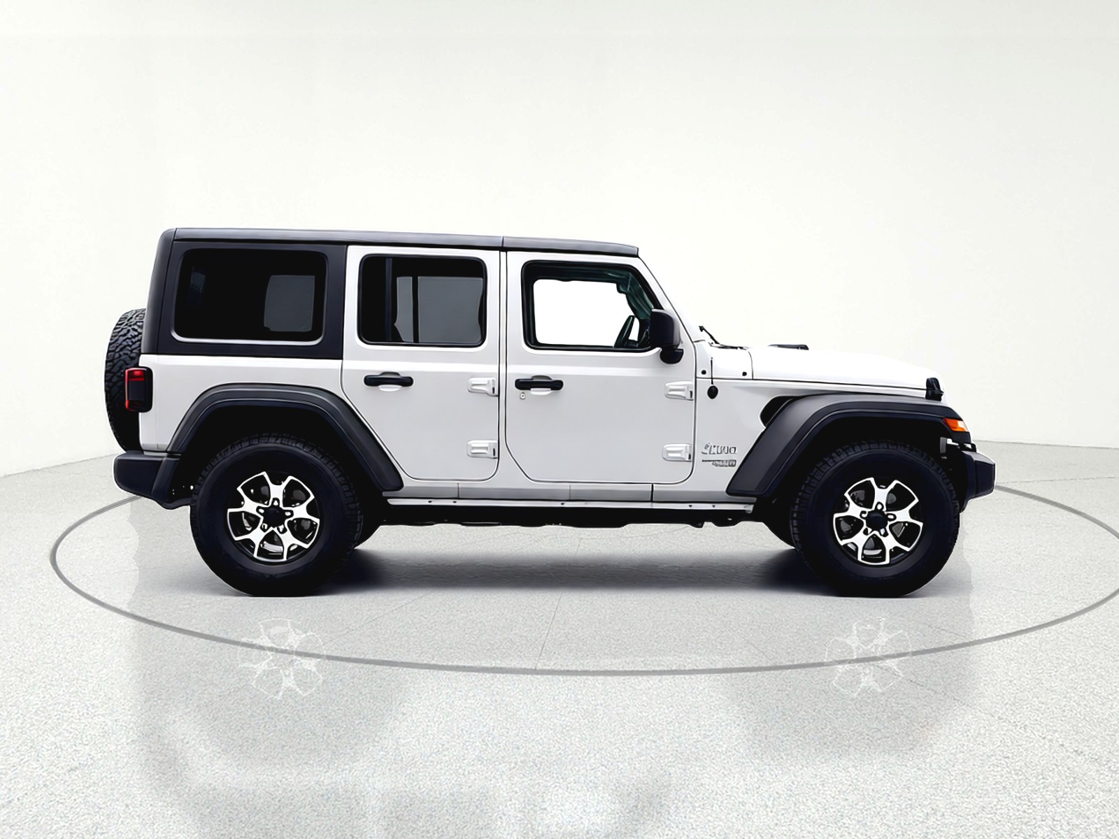 Used 2018 Billet Silver Metallic Clearcoat Jeep Sport 4x4 image 4