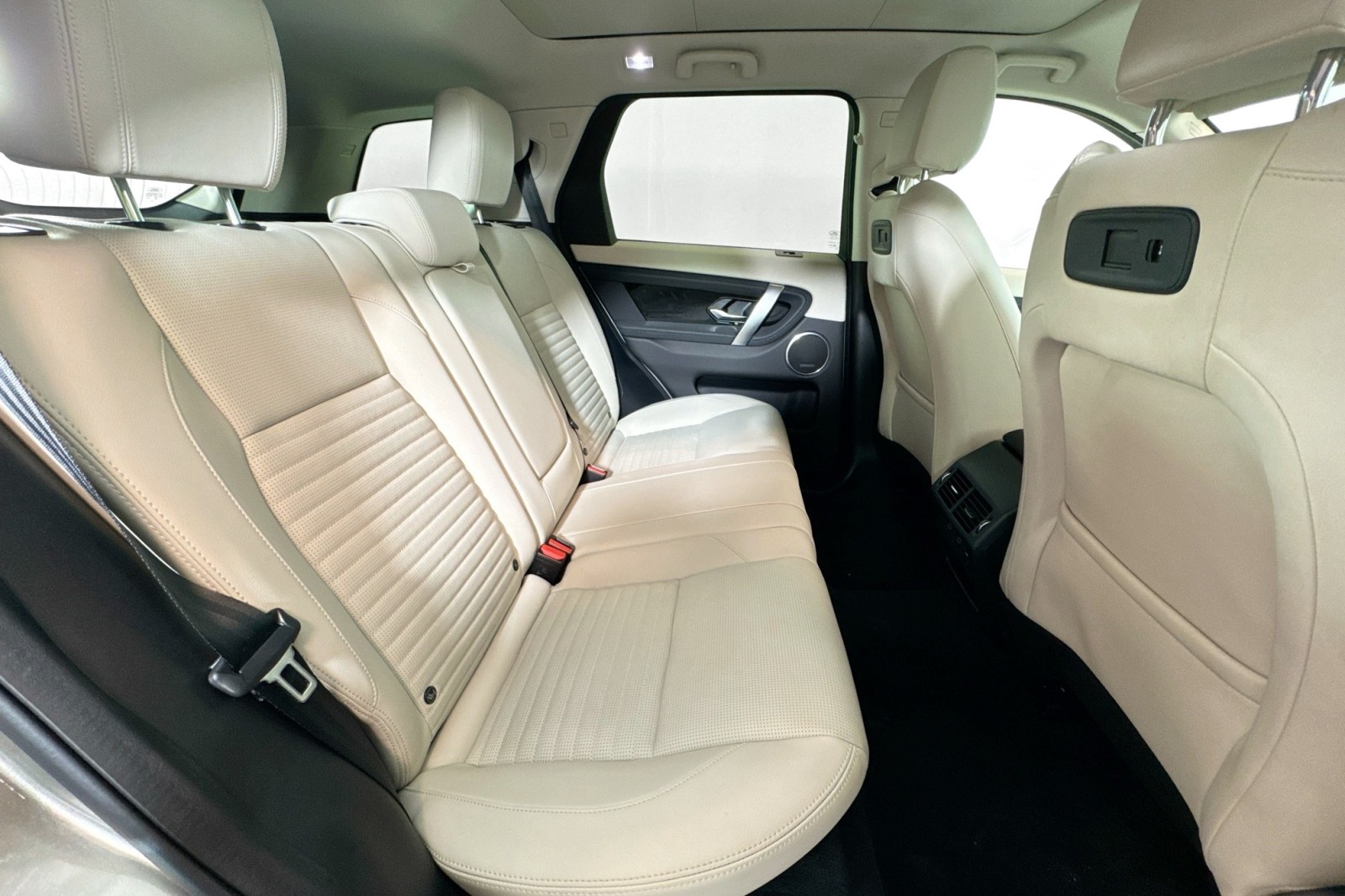 Used 2024 Silicon Silver Premium Metallic Land Rover Core S image 24