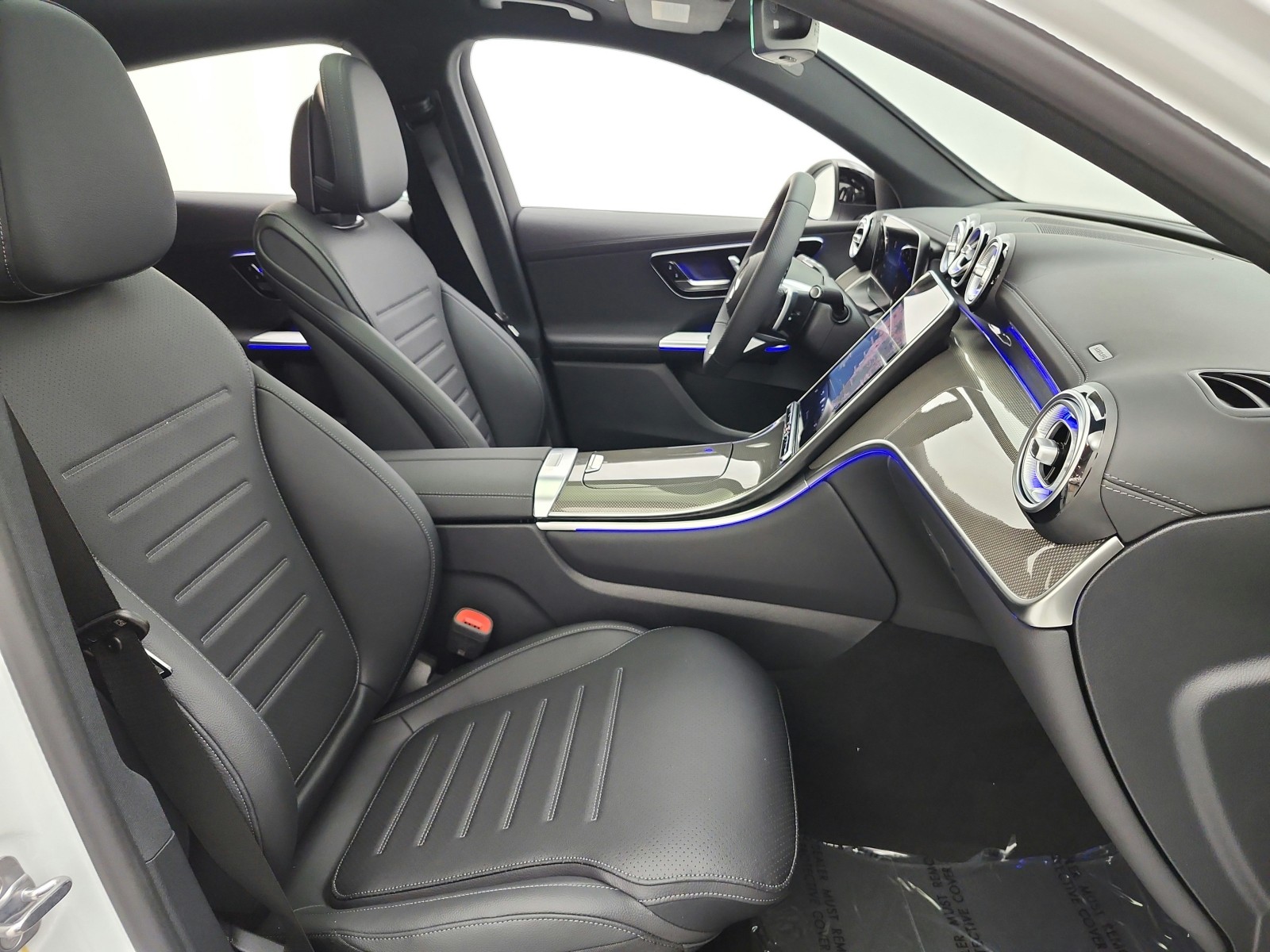 New 2026 MANUFAKTUR Moonlight White Metallic Mercedes-Benz GLC 300 4MATIC® Coupe image 14