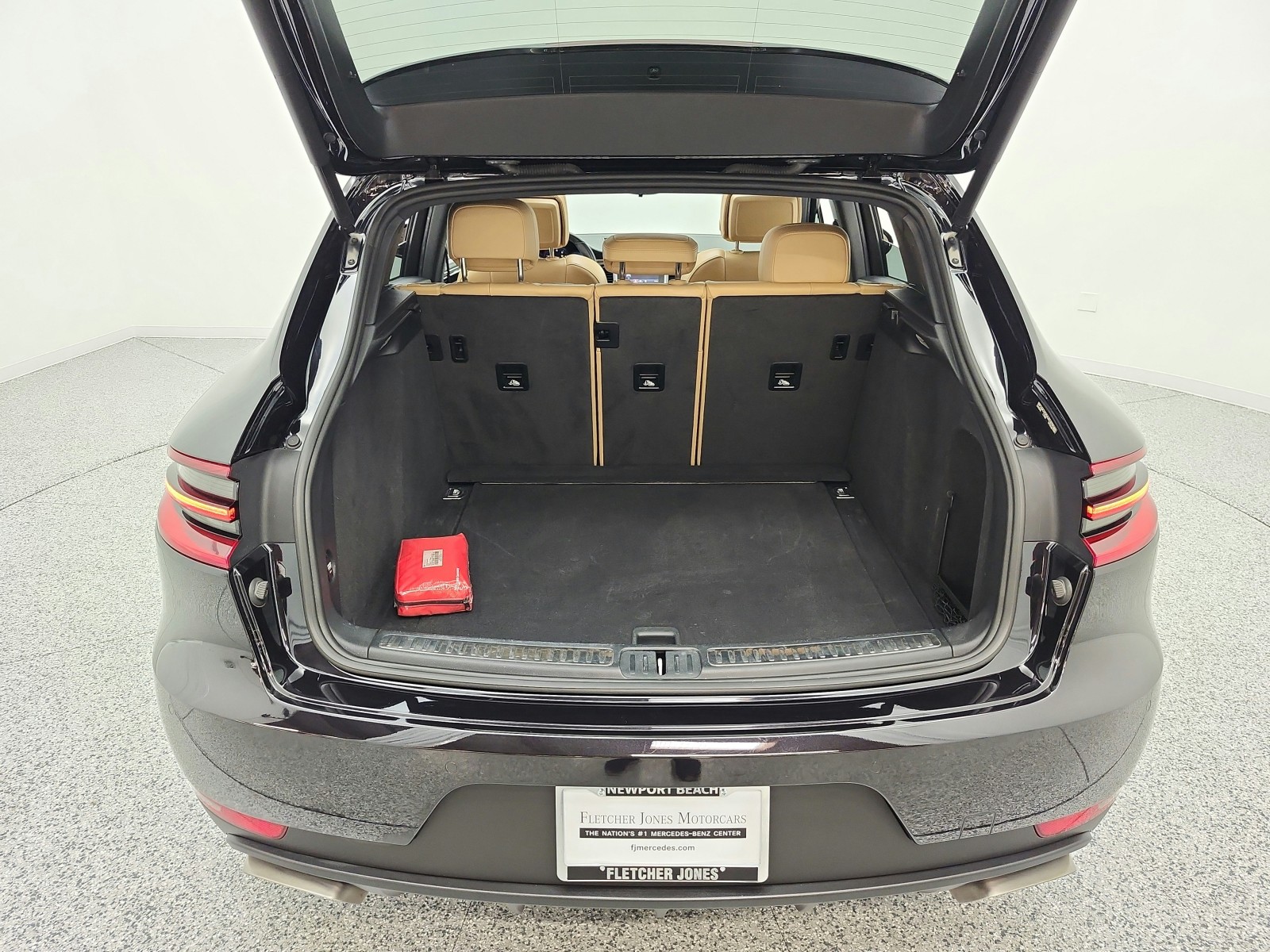 Used 2018 Jet Black Metallic Porsche  image 28