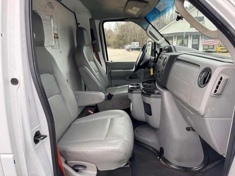 2013 Ford E350 12' Box Van  in , 