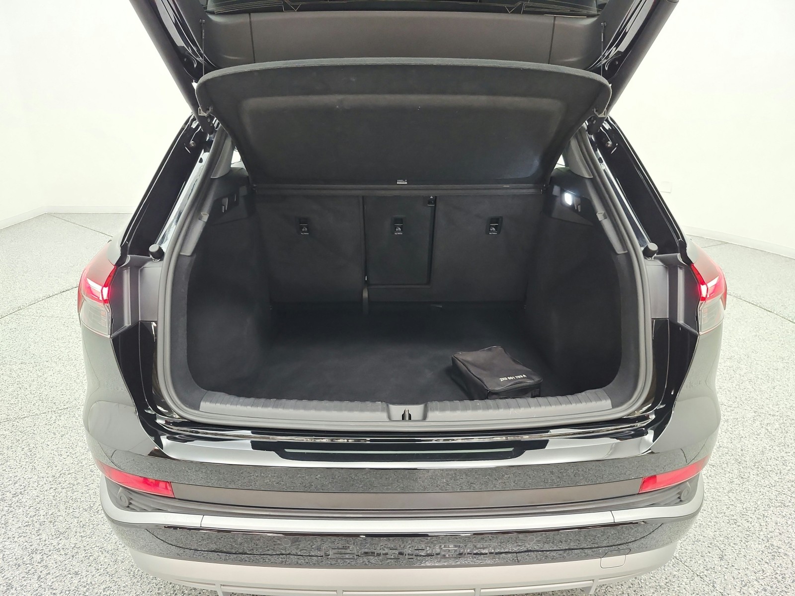 Used 2023 Mythos Black Metallic Audi Premium image 19