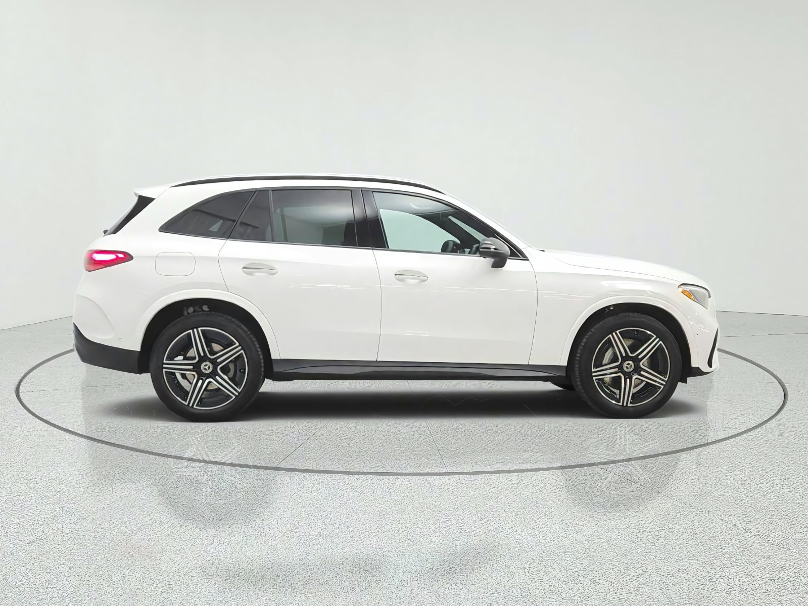 New 2027 Polar White Mercedes-Benz GLC 300 SUV image 4