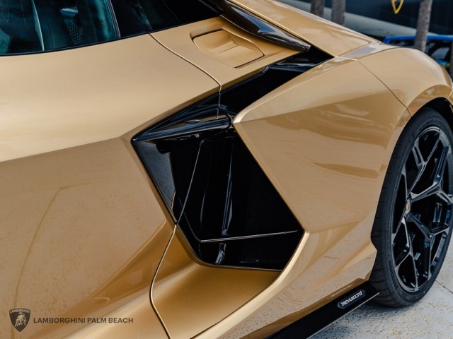 Lamborghini Revuelto