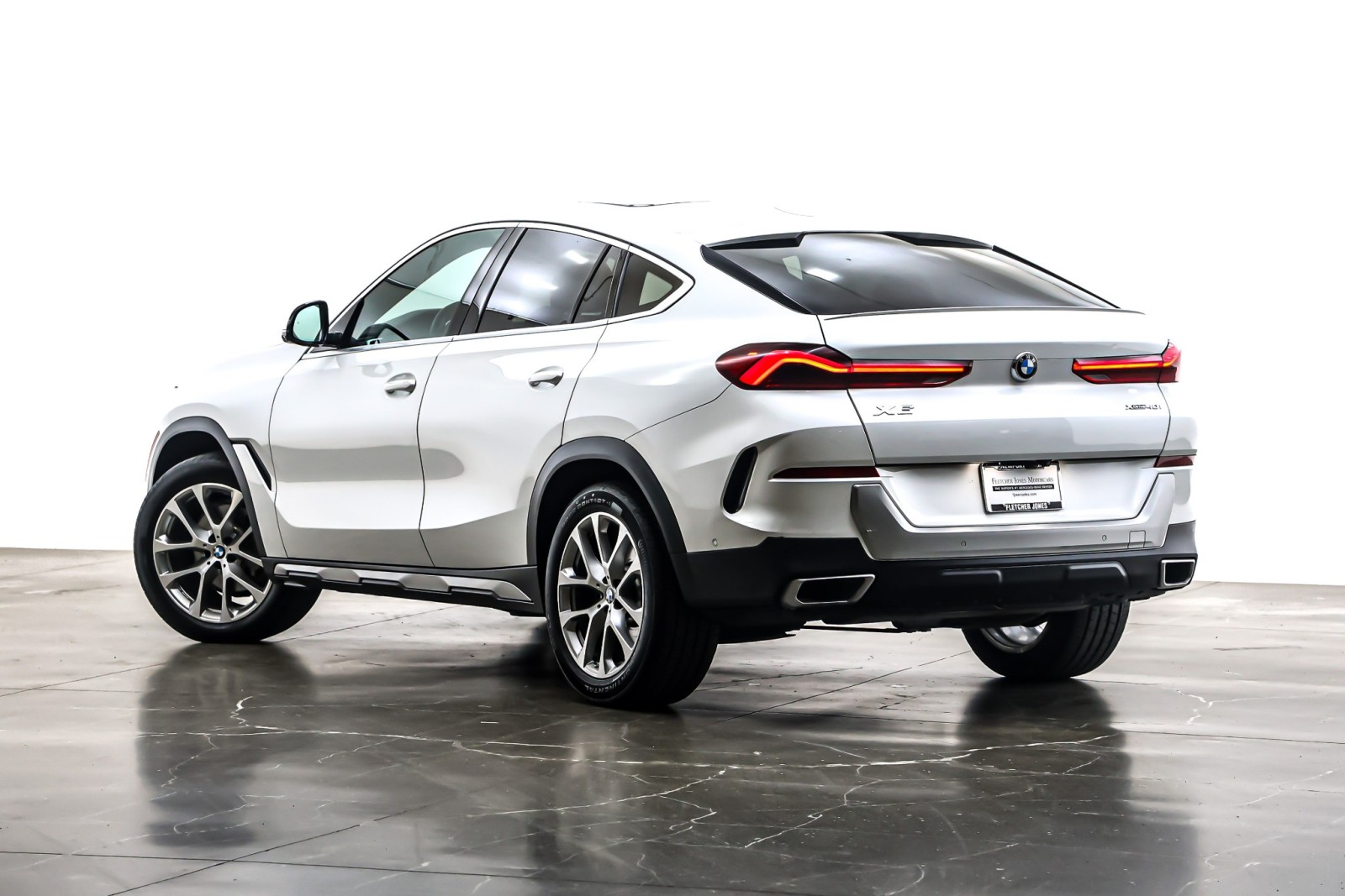 Used 2021 Mineral White Metallic BMW xDrive40i Sports Activity Coupe image 12