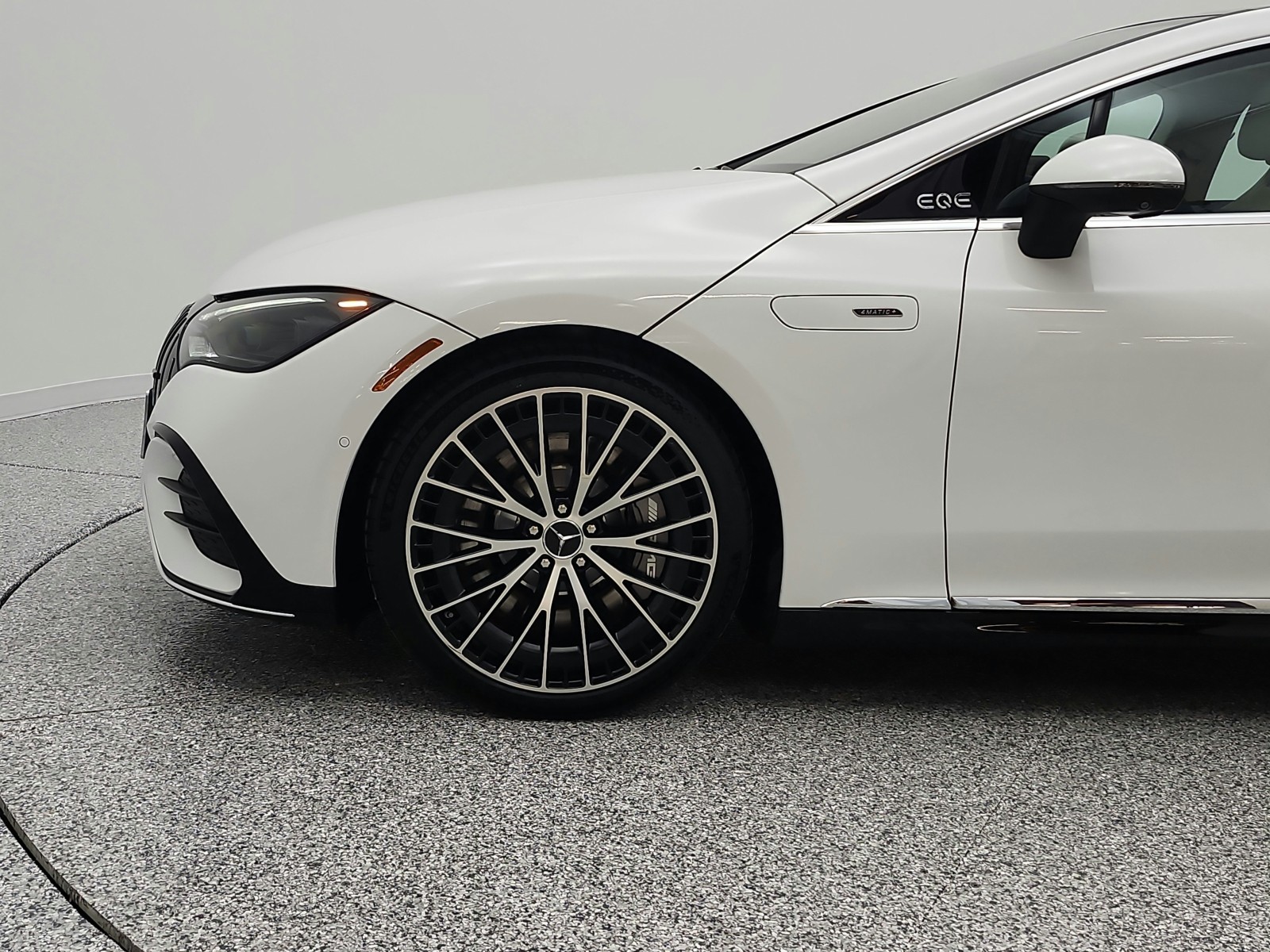 Used 2023 MANUFAKTUR Moonlight White Metallic Mercedes-Benz AMG® EQE 4MATIC+ Sedan image 38