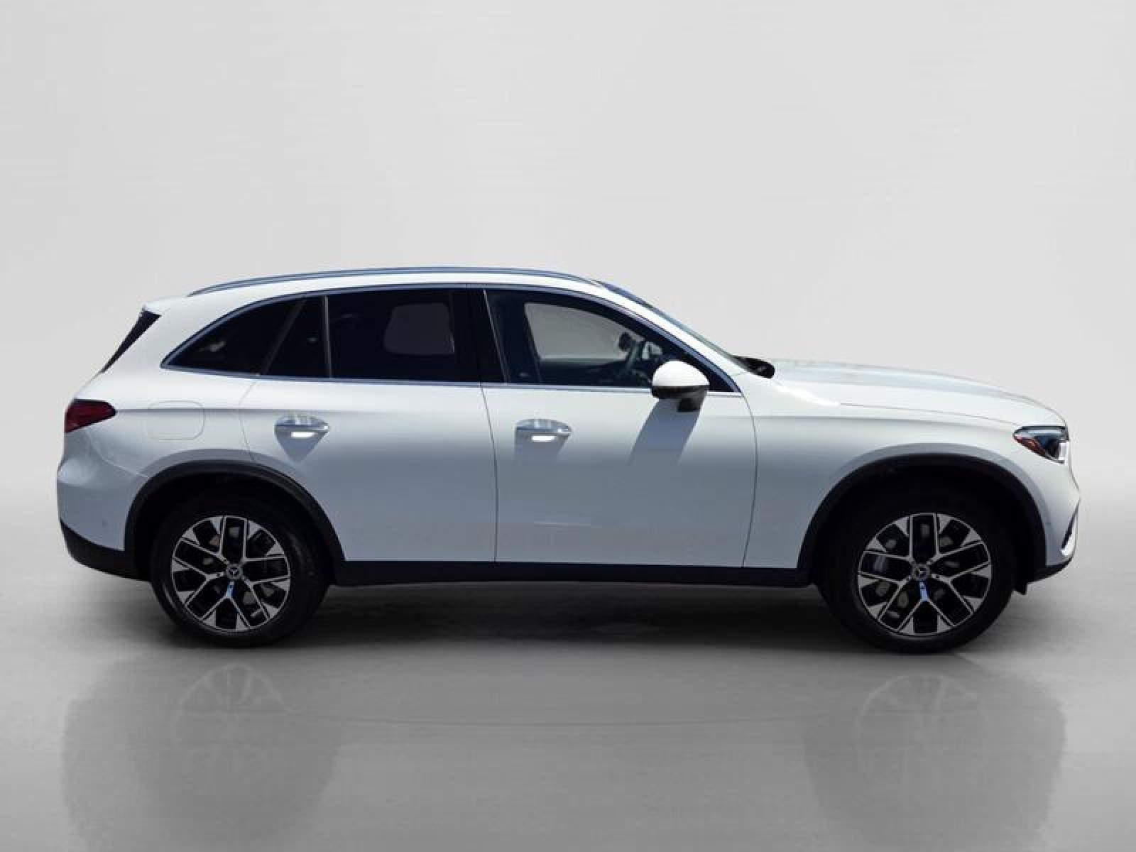 New 2026 Polar White Mercedes-Benz GLC 350e 4MATIC® SUV image 6