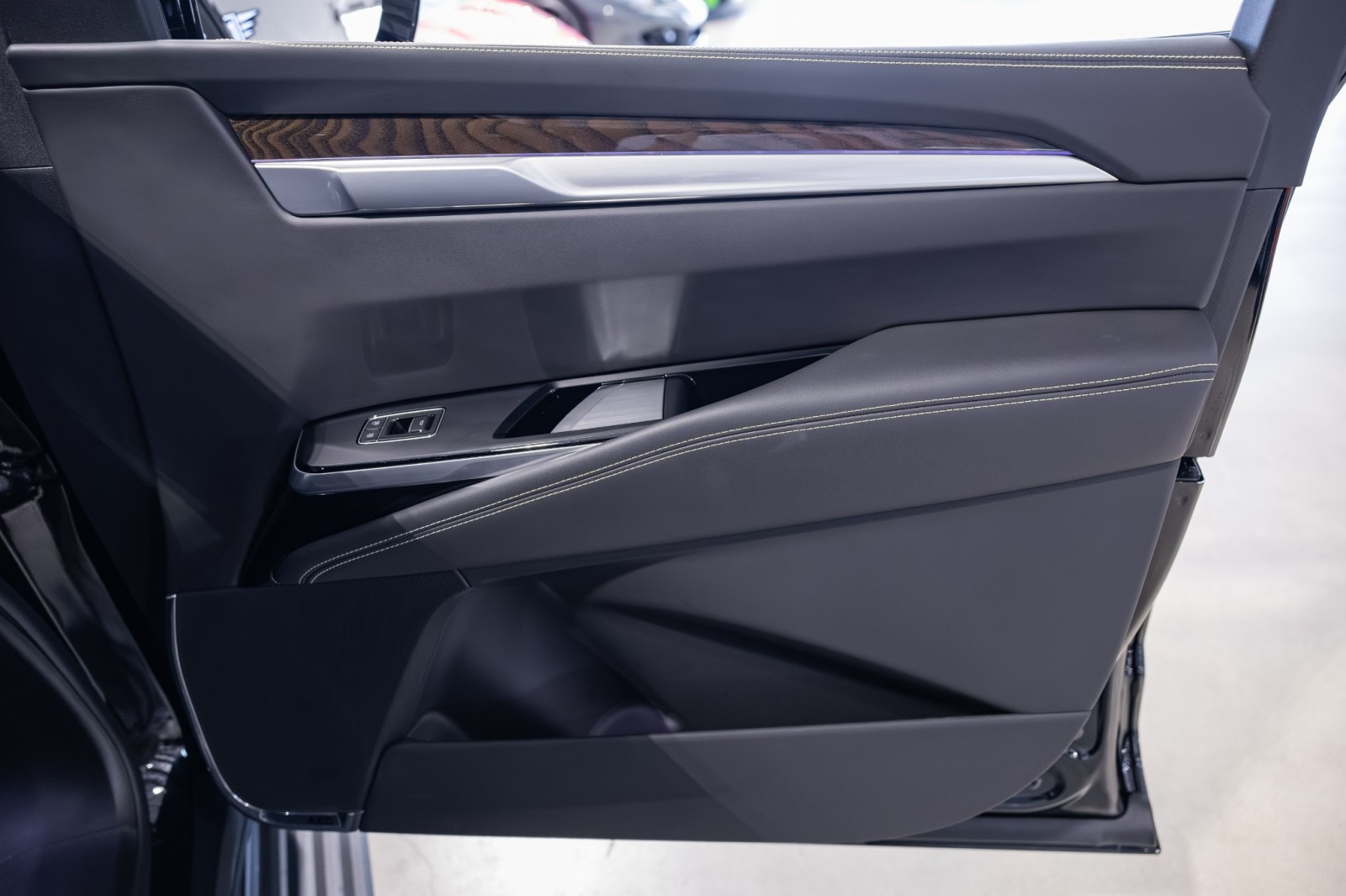 Used Car 2025 Cadillac Escalade  4wd Sport Platinum - Onyx Package For Sale Under $130,000 In Boerne, Texas