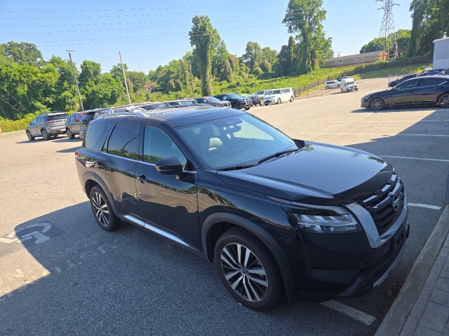 View vehicle photo 5