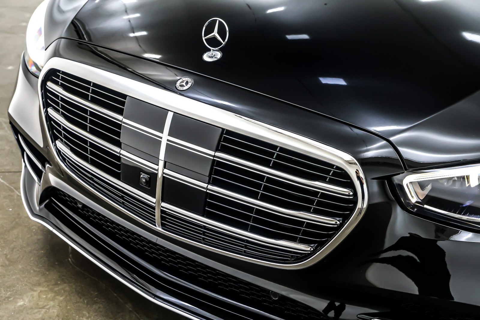 New 2026 Obsidian Black Metallic Mercedes-Benz S 580 image 13