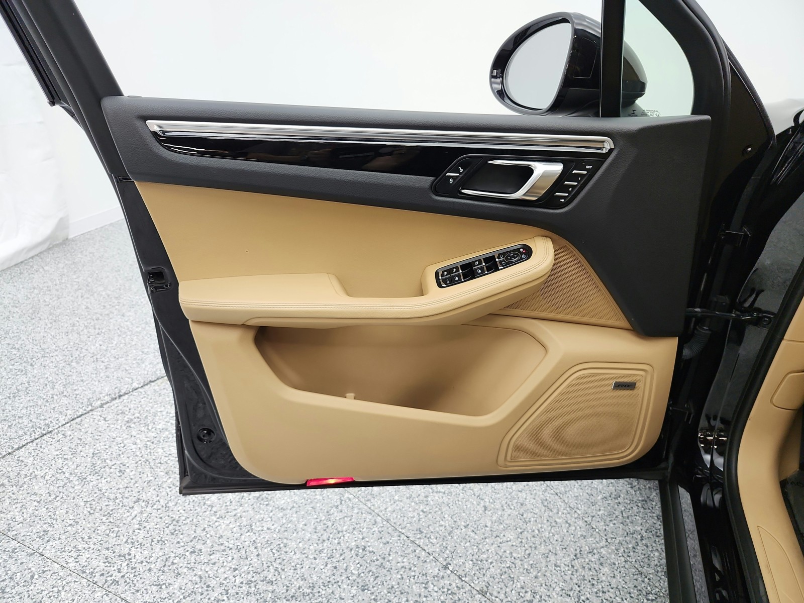 Used 2018 Jet Black Metallic Porsche  image 15