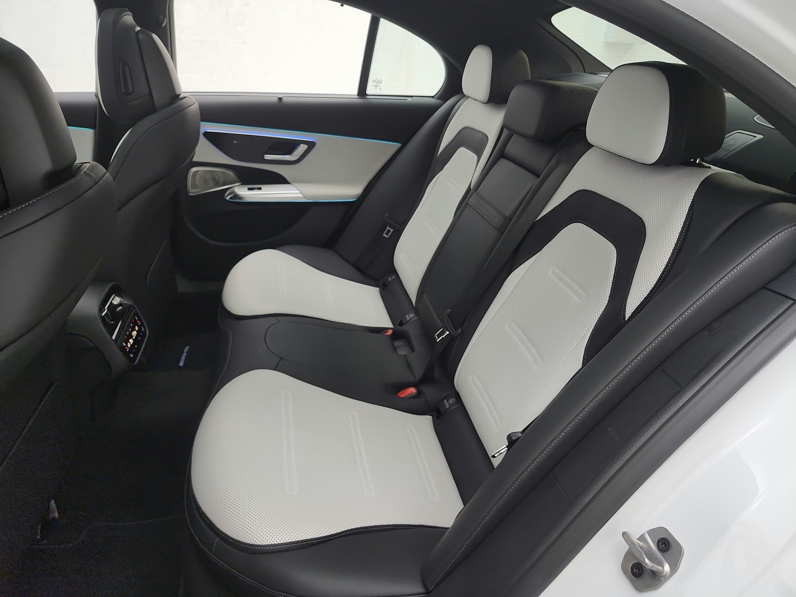 New 2026 MANUFAKTUR Moonlight White Metallic Mercedes-Benz AMG® E 53 E 4MATIC+ Sedan image 11