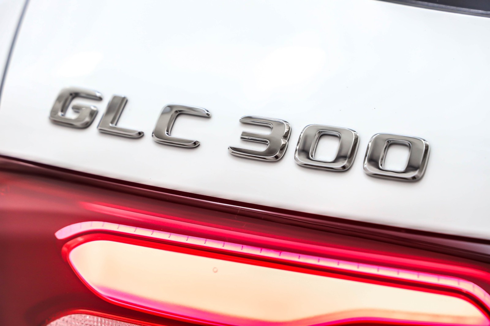 New 2026 Polar White Mercedes-Benz GLC 300 image 9