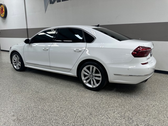 2017 Volkswagen Passat 1.8T SEL Premium in , 