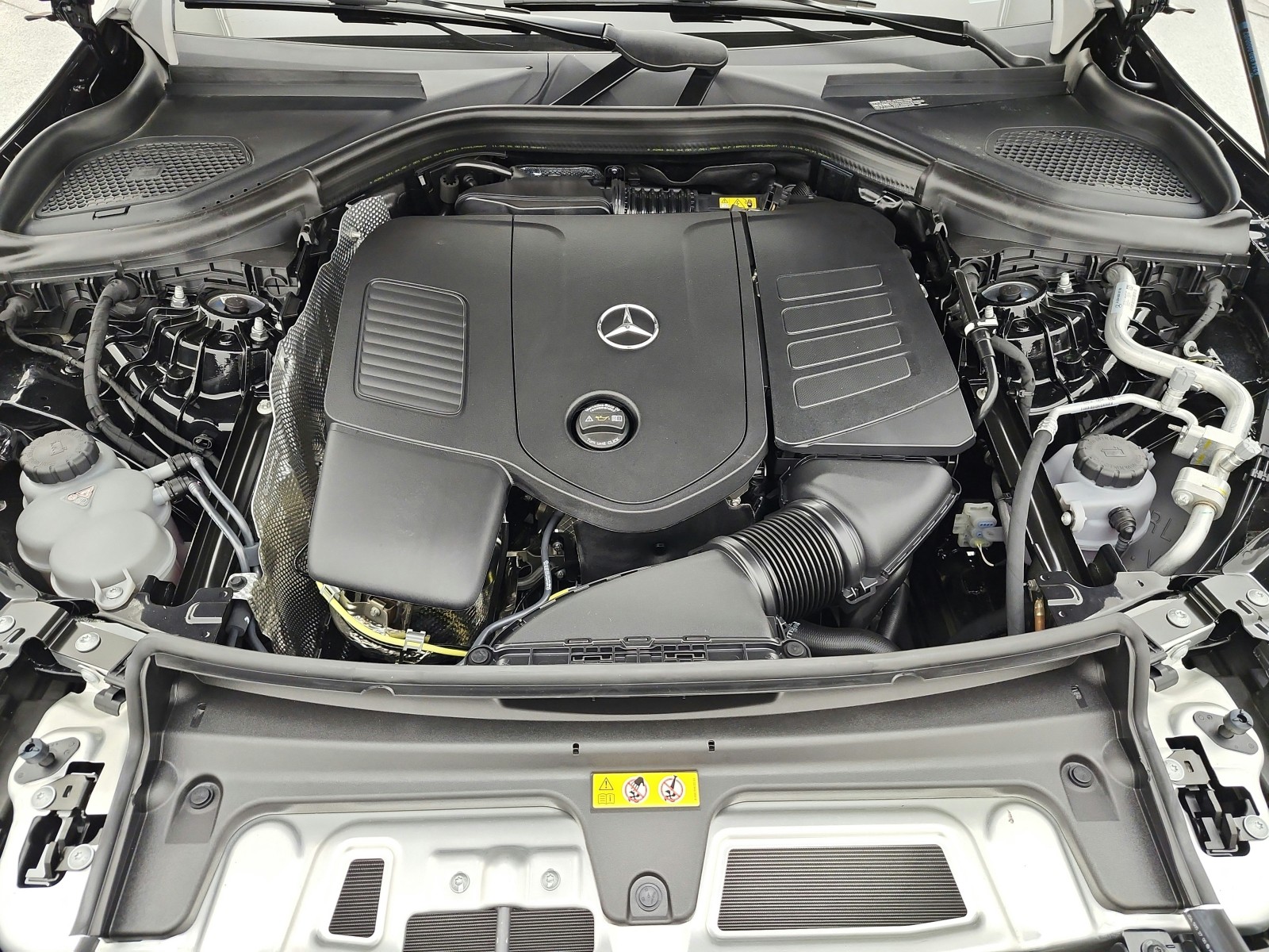 New 2026 Black Mercedes-Benz GLC 300 SUV image 12