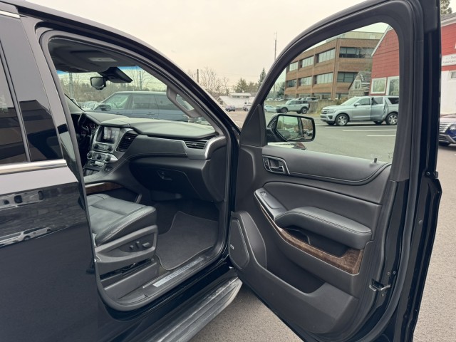 2017 Chevrolet Suburban LT Midnight with Center Bench 16