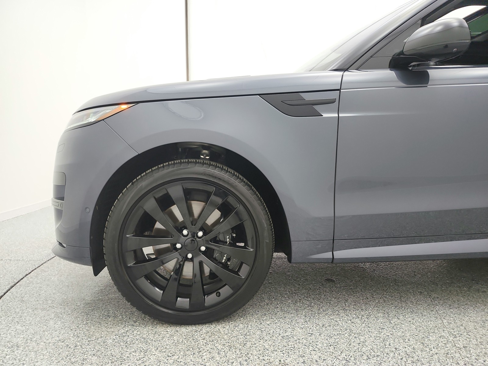 Used 2023 Varesine Blue Metallic Land Rover P530 First Edition image 22