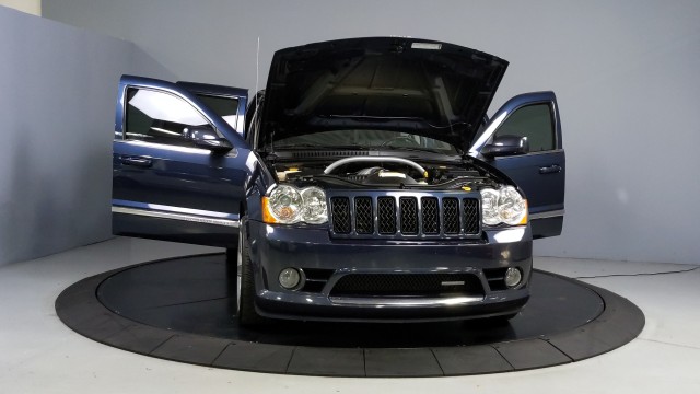 2010 Jeep Grand Cherokee SRT-8 10