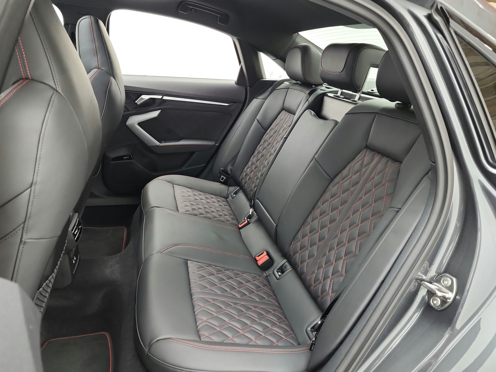 New 2026 Daytona Gray Pearl Effect Audi quattro image 11