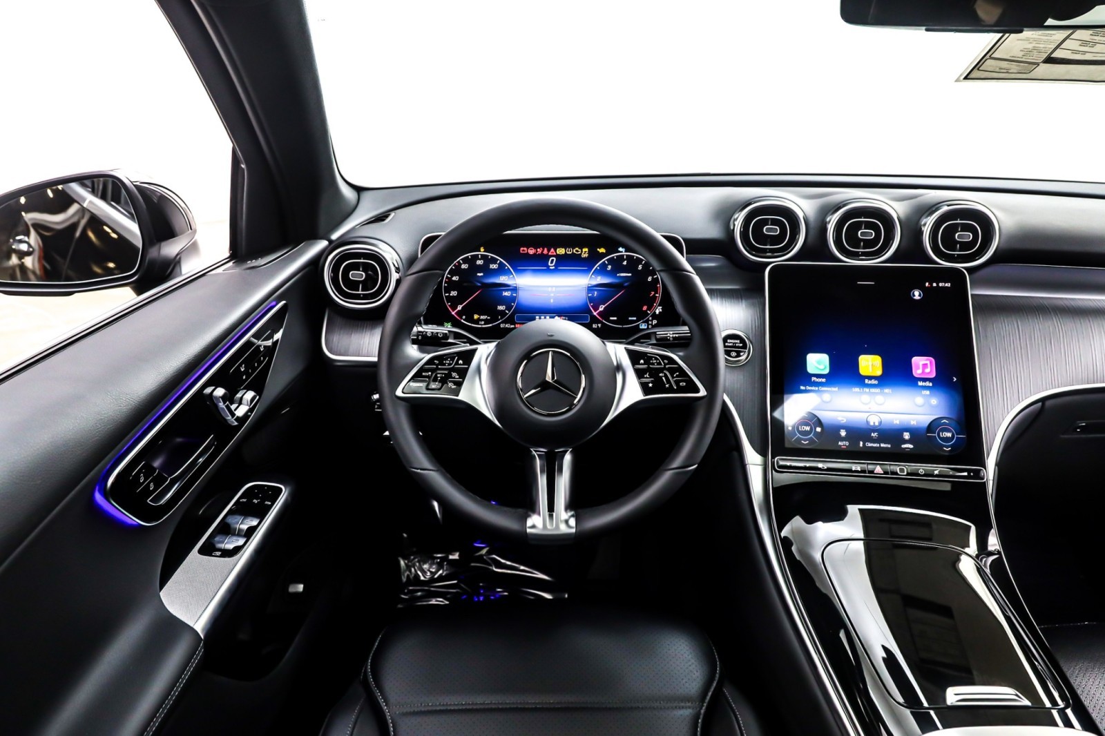 New 2026 Graphite Grey Metallic Mercedes-Benz GLC 300 image 4