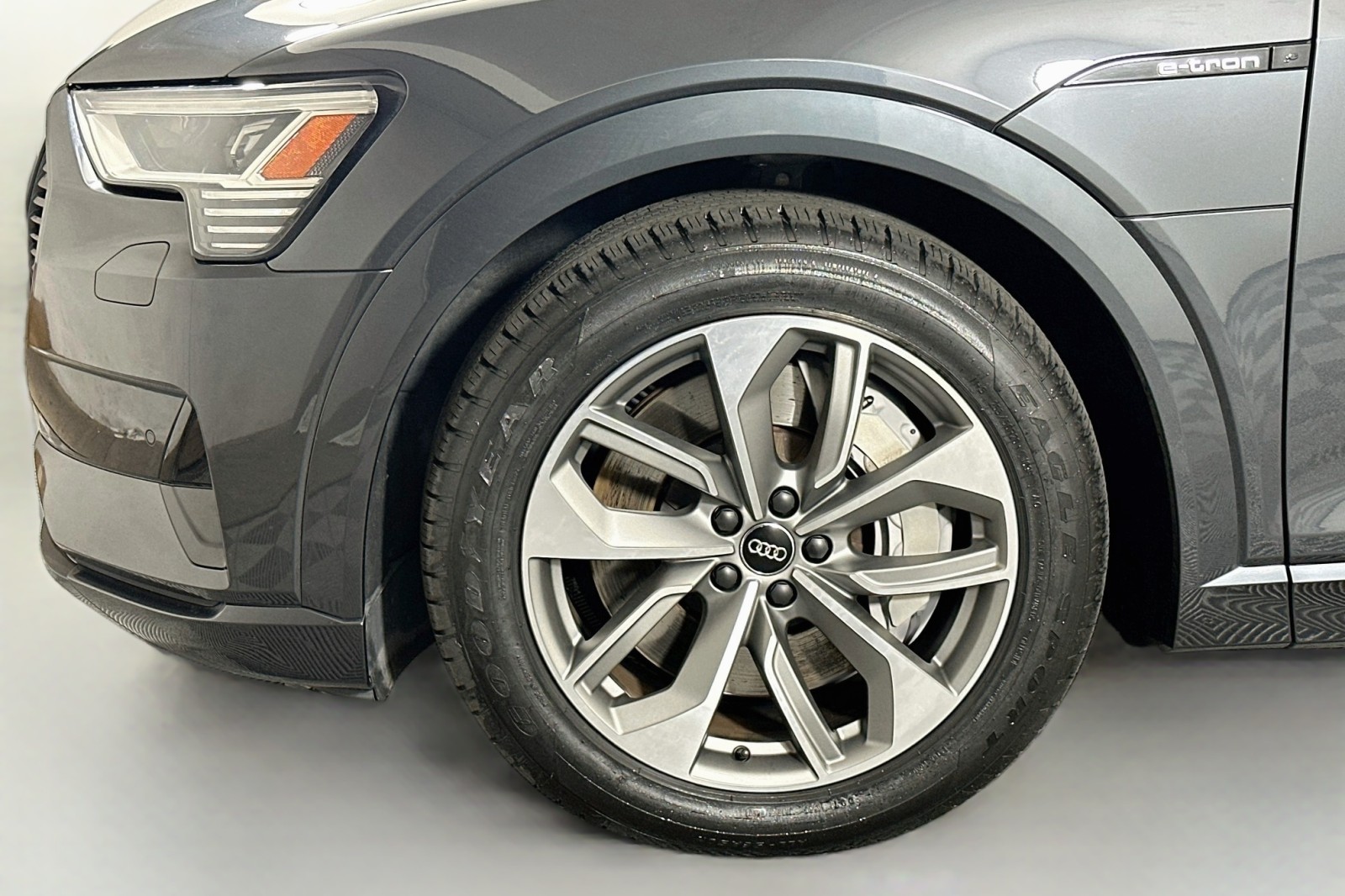 Used 2021 Manhattan Gray Metallic Audi Premium image 11