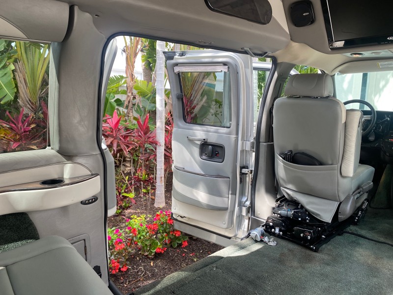 2013 GMC SAVANA HI TOP CONVERSION HANDICAP LIFT LOW MILES 24,857 in , 