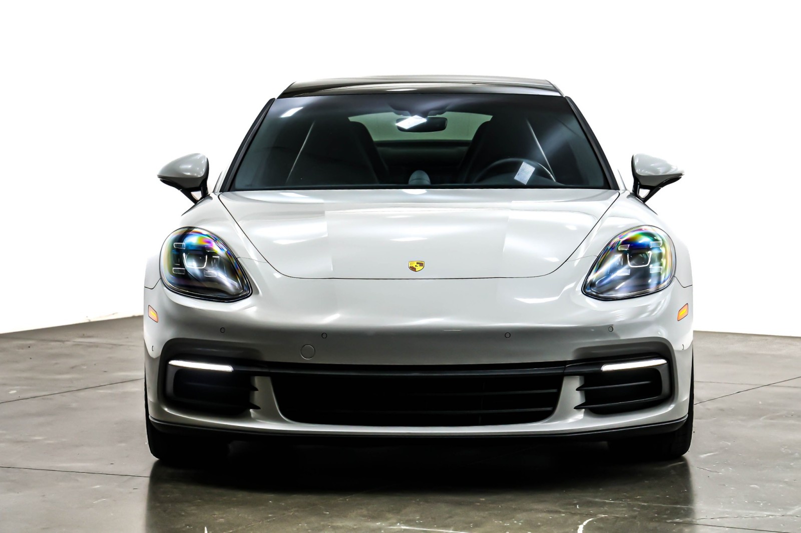 Used 2019 Chalk Porsche  image 2