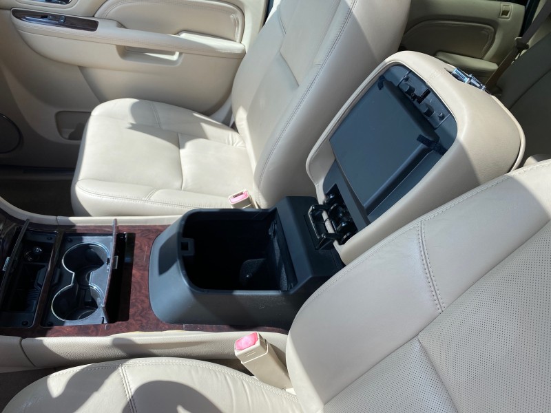 2010 Cadillac Escalade SUNROOF NAV Premium LOW MILES 66,933 in ,