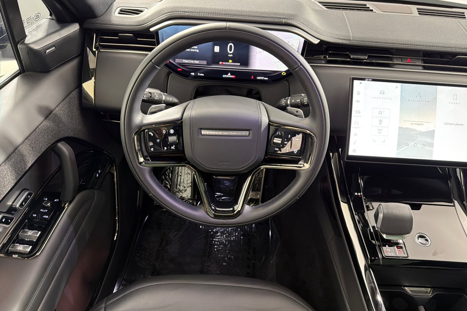 Used 2025 Fuji White Land Rover P400 Dynamic SE image 13