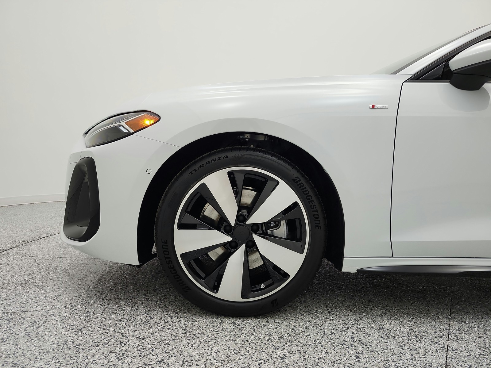 New 2026 Glacier White Metallic Audi Premium Plus 2.0 TFSI quattro image 13