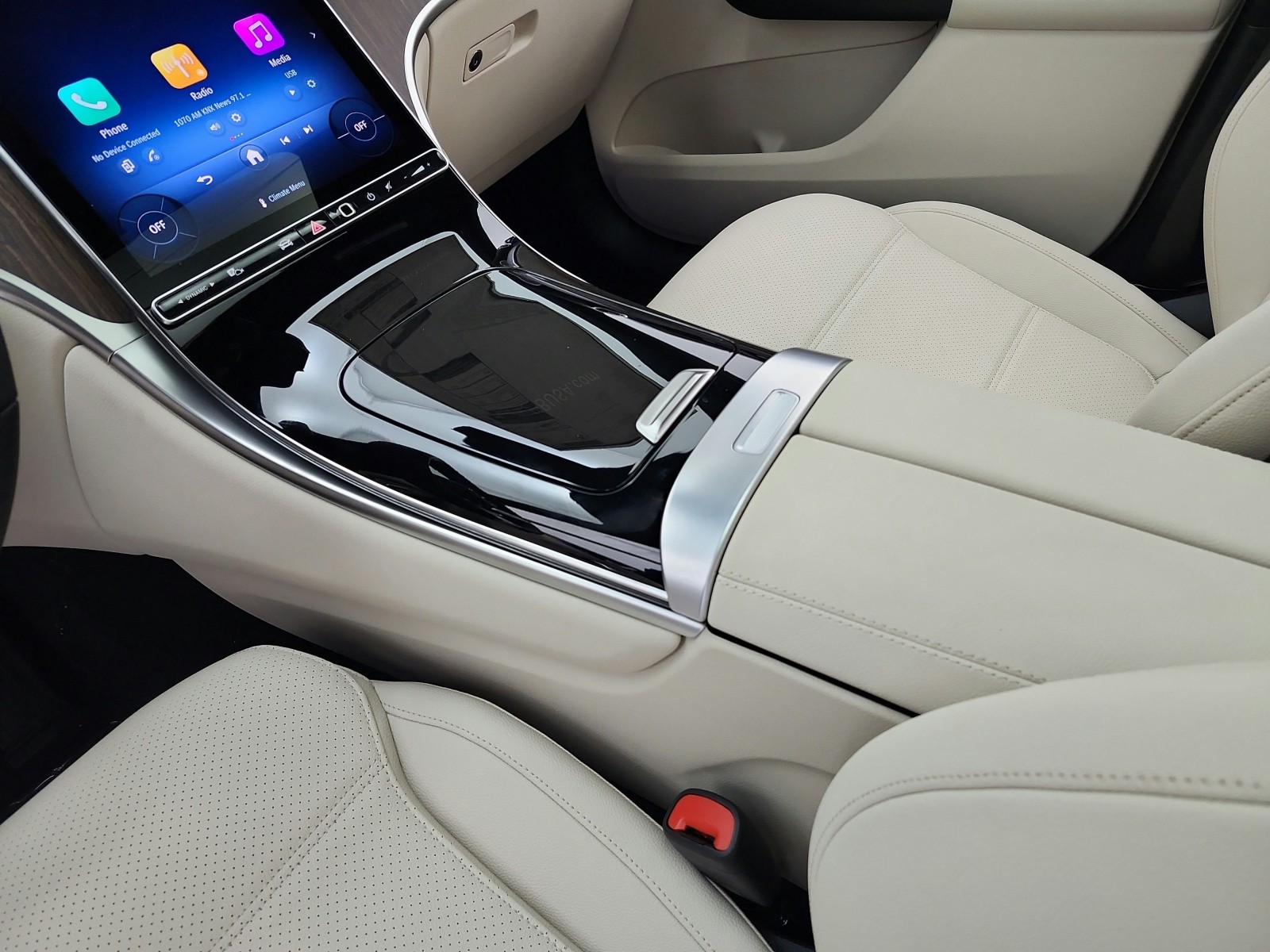 New 2026 Verde Silver Metallic Mercedes-Benz GLC 300 image 10