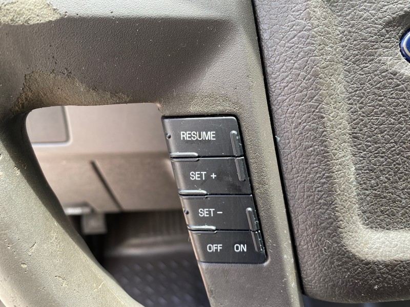 2010 Ford F-150 4 DR CREW XL LOW MILES 34,625 in , 
