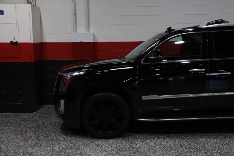 2016 Cadillac Escalade ESV Luxury Collection 4WD 4dr Suv in , 