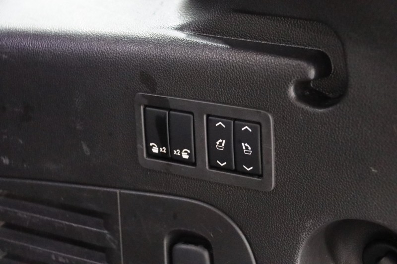 2016 Cadillac Escalade ESV Luxury Collection 4WD 4dr Suv in , 