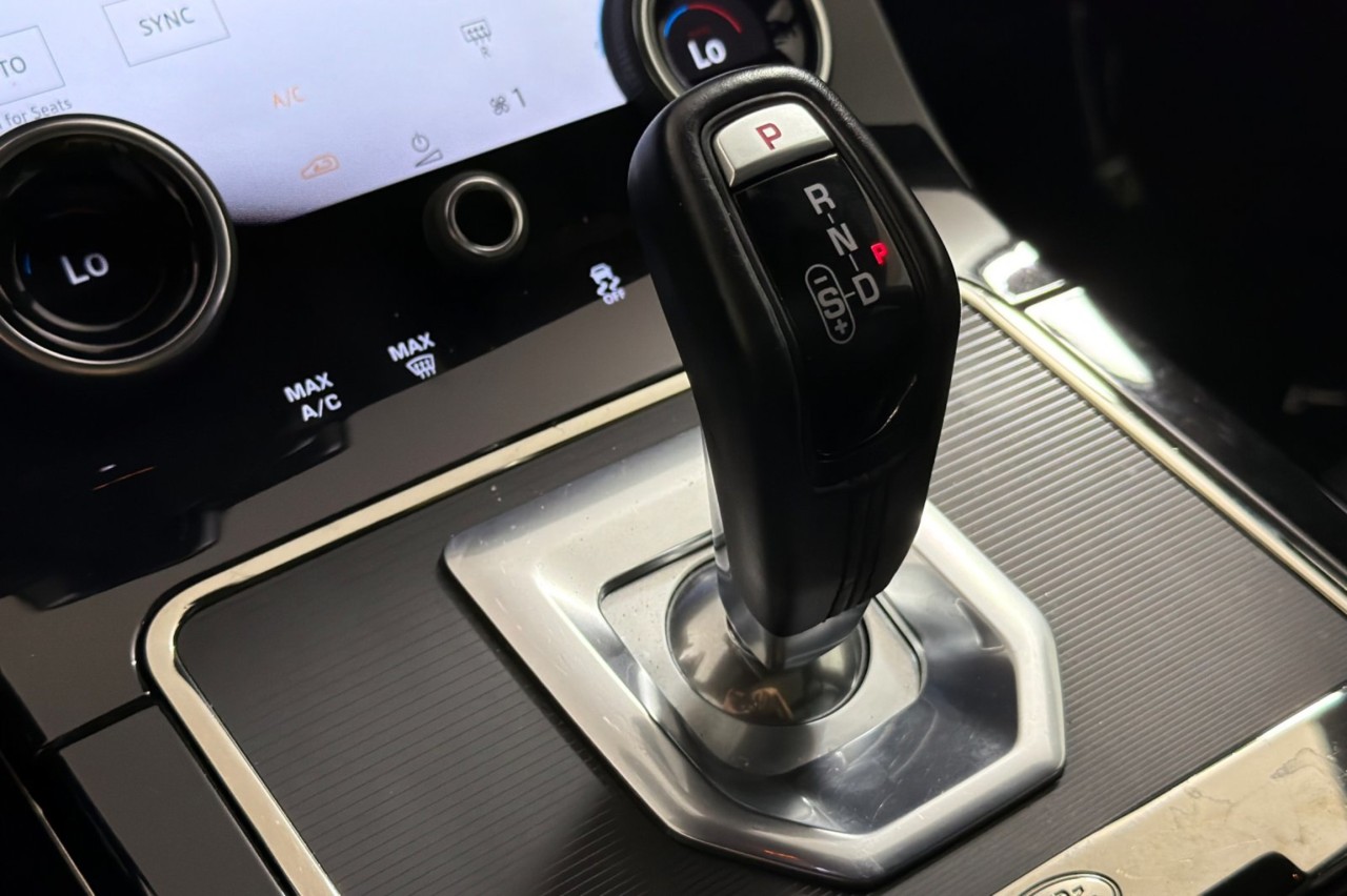 Used 2022 METALLIC GREEN Land Rover R-Dynamic SE image 19