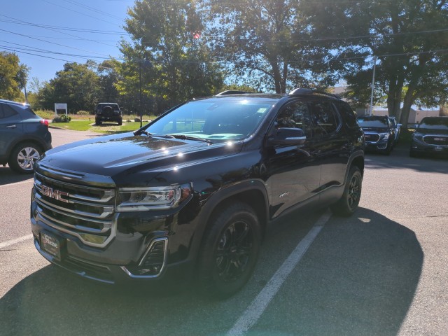 2023 GMC Acadia AT4 2