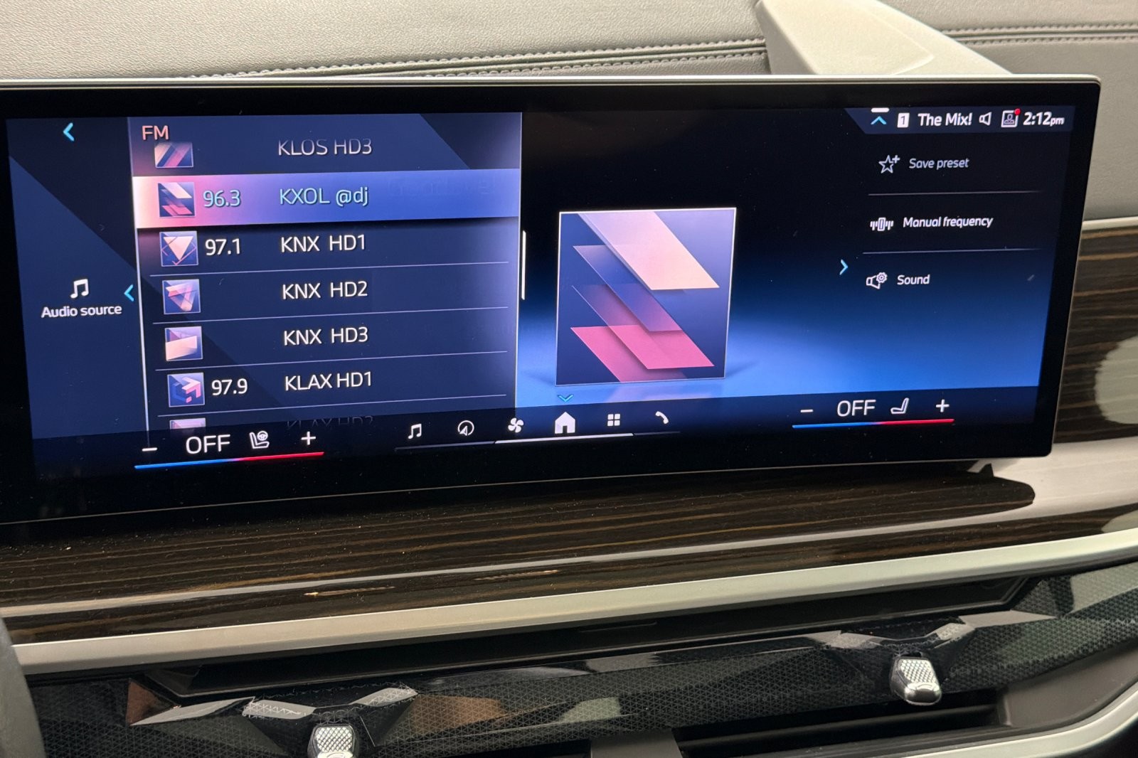 Used 2025 SKYSCRAPER GREY BMW xDrive40i Sports Activity Vehicle image 17