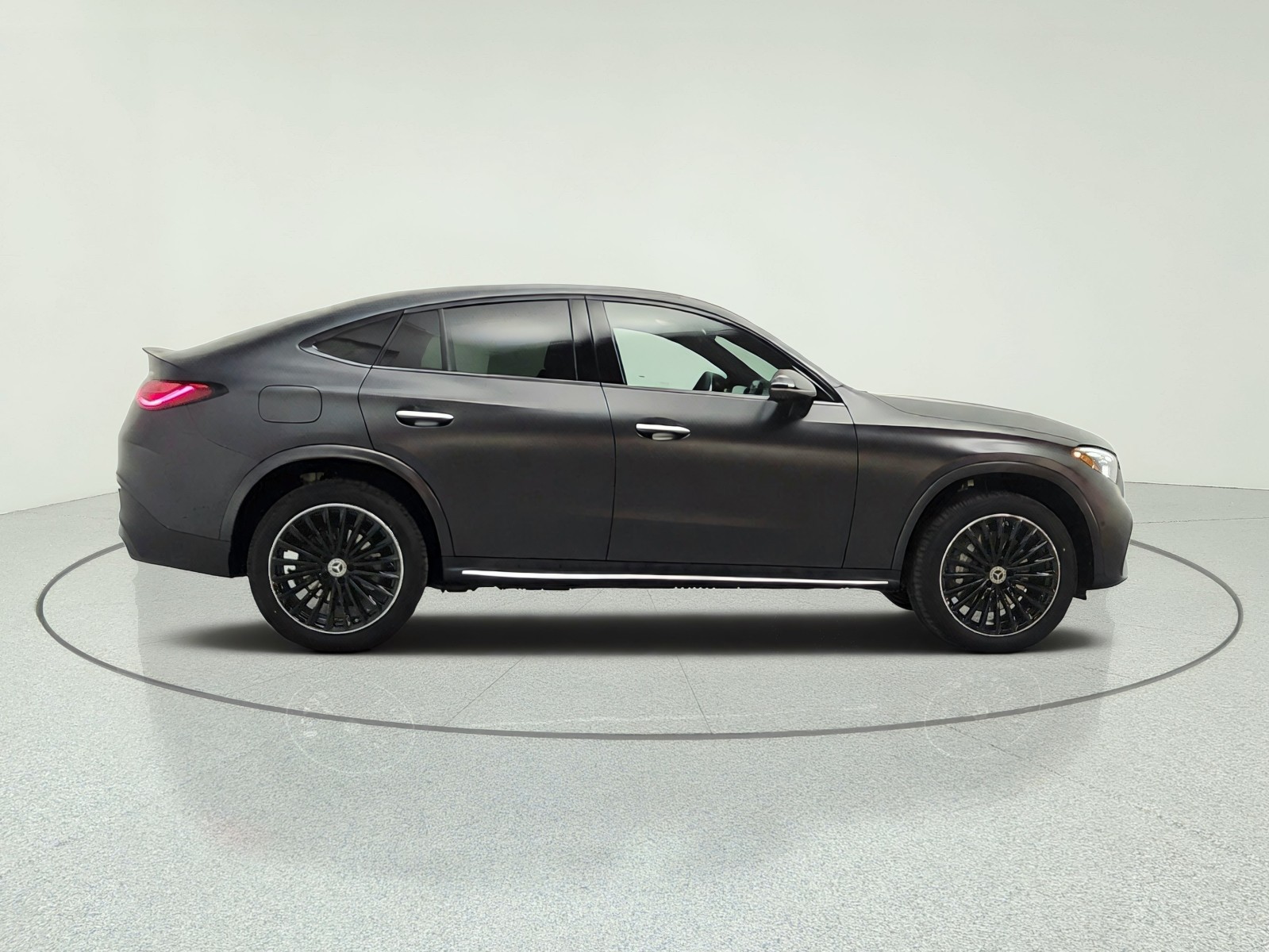 New 2026 MANUFAKTUR Graphite Grey Magno Mercedes-Benz GLC 300 4MATIC® Coupe image 4