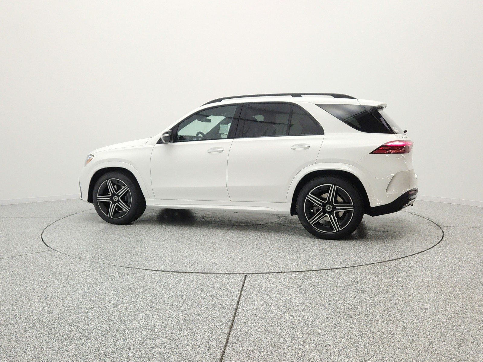 New 2026 Polar White Mercedes-Benz GLE 450 4MATIC® SUV image 8